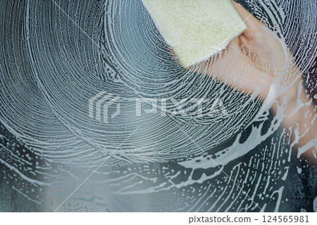 sponge, woman, bottle 124565981