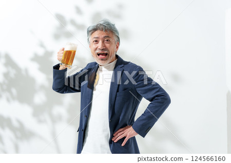 Men beer Men beer 124566160