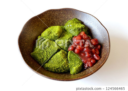Homemade matcha warabi mochi made with potato starch Homemade matcha warabi mochi made with potato starch 124566465