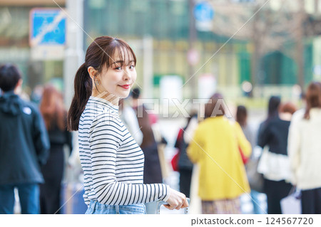一個女人在旅途中 一個女人在旅途中 124567720