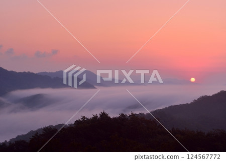 Ryogoku Oroshi (sea of clouds) in Misato Town from Tanohara Observatory Ryogoku Oroshi (sea of clouds) in Misato Town from Tanohara Observatory 124567772