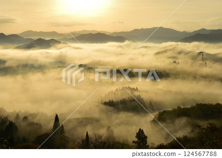 Sea of clouds over Yakuno Plateau from Hozan Park Observation Deck 124567788