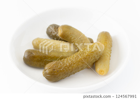 盤子上的醃黃瓜 124567991
