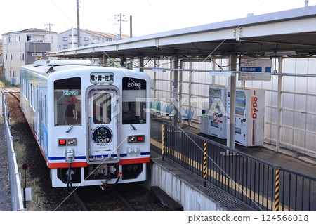 A diesel railcar on the Kanto Railway Ryugasaki Line parked at Sanuki Station A diesel railcar on the Kanto Railway Ryugasaki Line parked at Sanuki Station 124568018