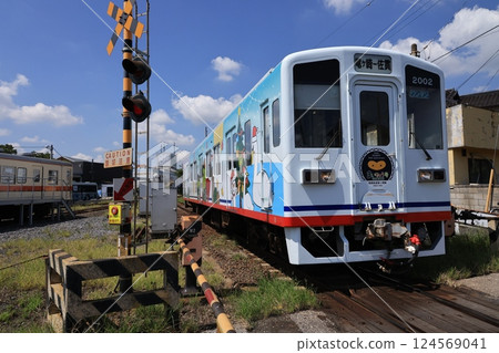 關東鐵道的列車從龍崎站出發,前往贊岐站 關東鐵道的列車從龍崎站出發,前往贊岐站 124569041