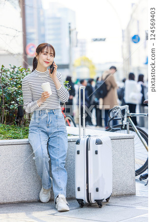 Woman going on a trip, meeting Woman going on a trip, meeting 124569403