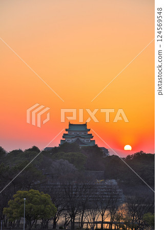Nagoya Castle tower in the sunset, Aichi Prefecture Nagoya Castle tower in the sunset, Aichi Prefecture 124569548