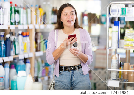 Checking expiration date of body deodorant - female shopper scans QR code on label of body deodorant using smartphone Checking expiration date of body deodorant - female shopper scans QR code on label of body deodorant using smartphone 124569843