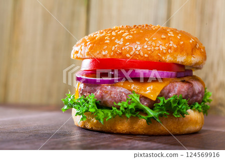 Burger with cheese, tomato, onion and lettuce 124569916