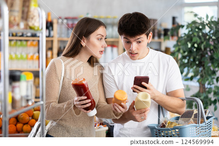 Couple man and woman scanning qr code for sauces 124569994