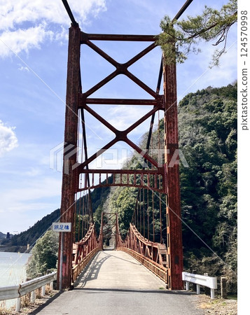 Jouri Bashi Jouri Bashi 124570998