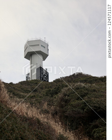 站在海角的燈塔 124571117