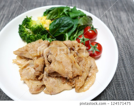 Pork belly stir-fried with noodle soup and mayonnaise 124571475