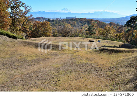 View of the enclosure of "Shinpu Castle" in Kai, Yamanashi 124571800