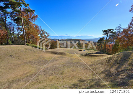 View of the enclosure of "Shinpu Castle" in Kai, Yamanashi 124571801