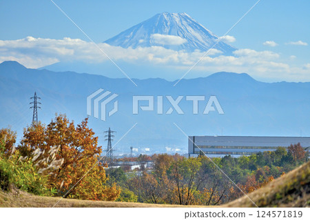 View of the enclosure of "Shinpu Castle" in Kai, Yamanashi 124571819
