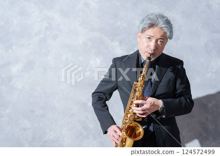 Male saxophone player 124572499