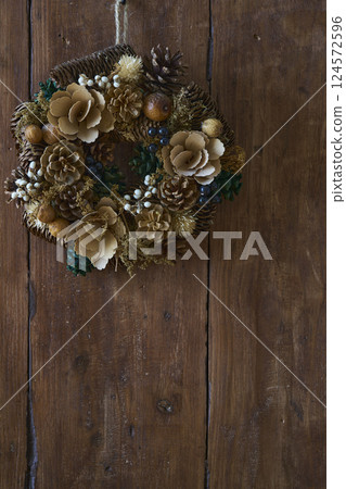 Christmas wreath on an antique wooden wall 124572596
