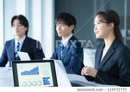 Young businessman to discuss Young businessman to discuss 124572735