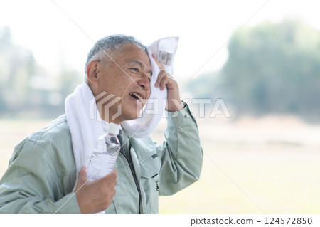 炎熱的一天 124572850
