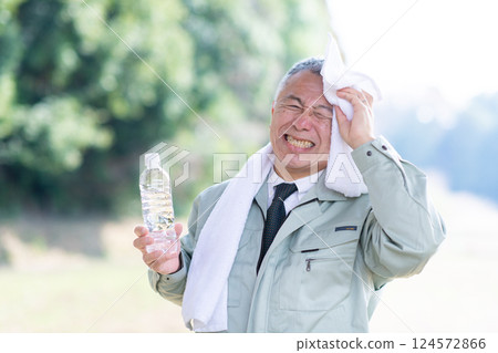 炎熱的一天 124572866