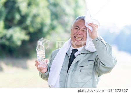 炎熱的一天 124572867