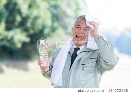 炎熱的一天 124572868