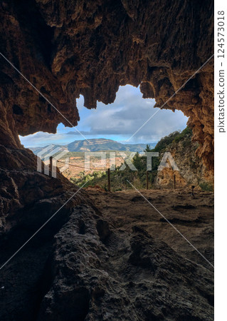 View of the exit from the cave in the mountains 124573018