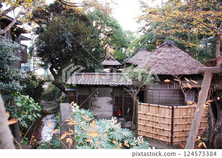 志吉津庵入口（神奈川縣那珂郡大磯町） 124573384