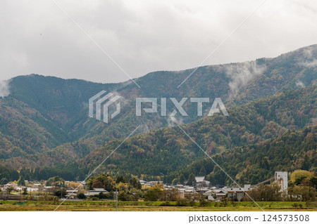 [若狹附近雲霧繚繞的山脈] 124573508