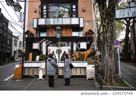 Scenery of the approach to Zoshigaya Kishimojin Shrine Scenery of the approach to Zoshigaya Kishimojin Shrine 124573744
