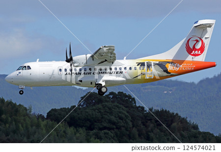 ATR 42-600 Fukuoka Airport Approach ATR 42-600 Fukuoka Airport Approach 124574021