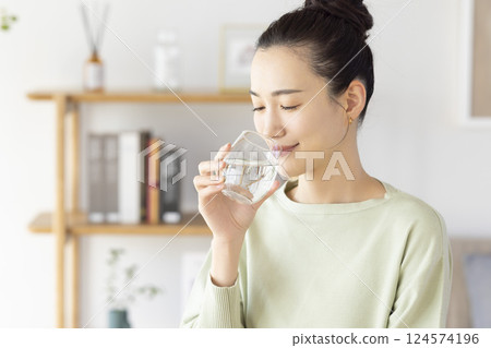 Diet woman drinking water Diet woman drinking water 124574196