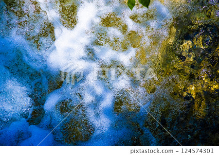 透明的水流 透明的水流 124574301