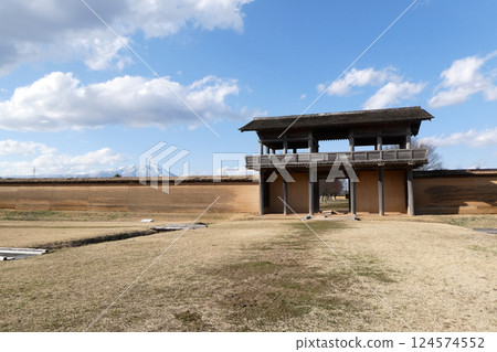 The southern gate of the largest castle in the northernmost part of Mutsu Province, built by Sakanoue no Tamuramaro to establish the Tohoku region, with a view of Mt. Iwate 124574552
