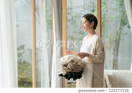 洗衣的女人 洗衣的女人 124575526