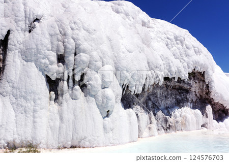 Stunning white Pamukkale Turkish place for tourism 124576703
