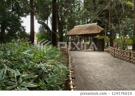 Kobuntei Middle Gate of Mito Kairakuen 124576819