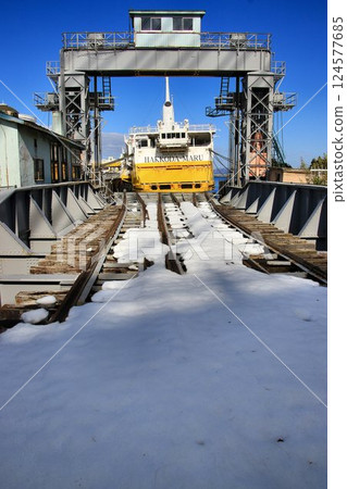 傳承跨越海峽連接青函的歷史……青函渡輪“八甲田丸”與青森灣大橋 124577685