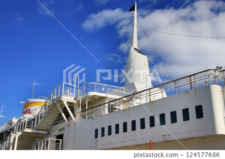 Passing on the history of crossing the strait and connecting Seikan… Seikan Ferry “Hakkoda Maru” and Aomori Bay Bridge 124577686