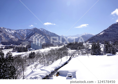 從越後湯澤地區眺望谷川山脈 124578450