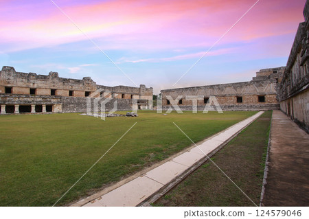 Mayan ruins of Uxmal, yucatan, mexico Mayan ruins of Uxmal, yucatan, mexico 124579046