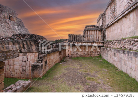 Mayan ruins of Uxmal, yucatan, mexico Mayan ruins of Uxmal, yucatan, mexico 124579193