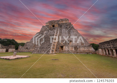 Mayan ruins of Uxmal, yucatan, mexico Mayan ruins of Uxmal, yucatan, mexico 124579203