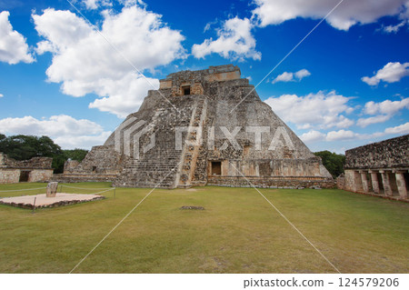 Mayan ruins of Uxmal, yucatan, mexico Mayan ruins of Uxmal, yucatan, mexico 124579206
