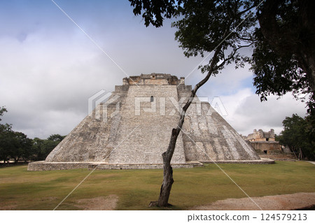 Mayan ruins of Uxmal, yucatan, mexico Mayan ruins of Uxmal, yucatan, mexico 124579213