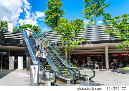[Tokyo] Ochanomizu Sola City with a refreshing blue sky 124579477