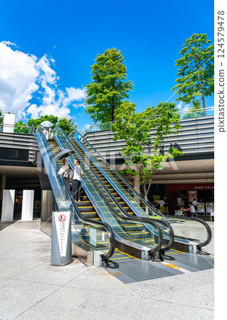 【東京】藍天白雲下的御茶水天空城 124579478
