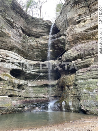 Oasis in Starved Rock's Dramatic Canyon Walls Oasis in Starved Rock's Dramatic Canyon Walls 124581004