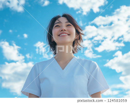 藍天下微笑的護士 藍天下微笑的護士 124581059